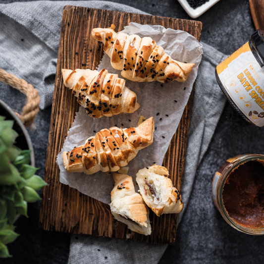 Genieße knusprige, buttrige Croissants wie vom Bäcker! Erfahre mehr über die Zubereitung des französischen Klassikers und hole dir das perfekte Rezept.