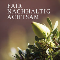 "Entdecken Sie unser hochwertiges Bio-Arganöl, das aus den Nüssen des Arganbaums in Marokko gewonnen wird. Reich an essentiellen Fettsäuren und Antioxidantien, ist dieses natürliche Öl ideal für die Haut- und Haarpflege. Es spendet Feuchtigkeit, fördert die Elastizität der Haut und verleiht dem Haar einen strahlenden Glanz. Nutzen Sie Bio-Arganöl auch in der Küche für ein gesundes Geschmackserlebnis."