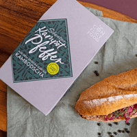 Conflictfood Päckchen mit schwarzem Kampot-Pfeffer und Sandwich