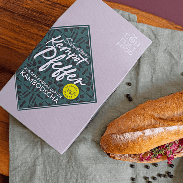 Conflictfood Päckchen mit schwarzem Kampot-Pfeffer und Sandwich